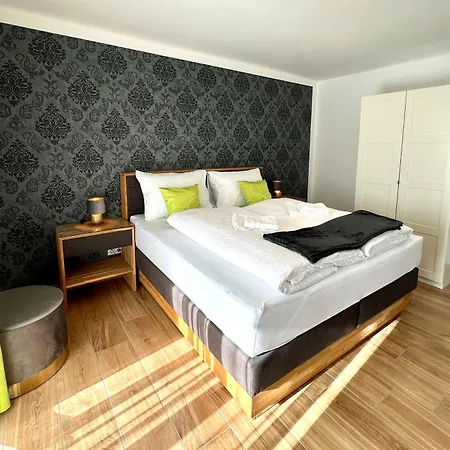 Sunnseitn By Gerrit & Herfried *